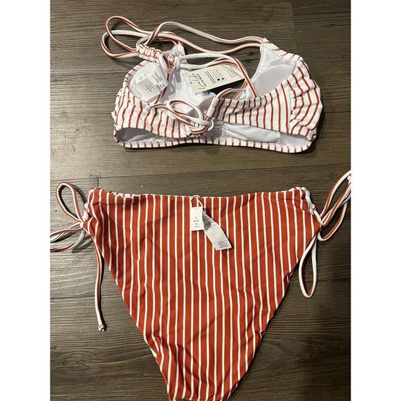 NWT- Cupshe bikini with reversable bottom - Picture 5 of 6